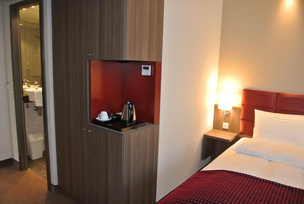 Hotel Zur Krone Гешер Номер фото