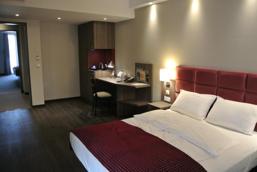 Hotel Zur Krone Гешер Номер фото