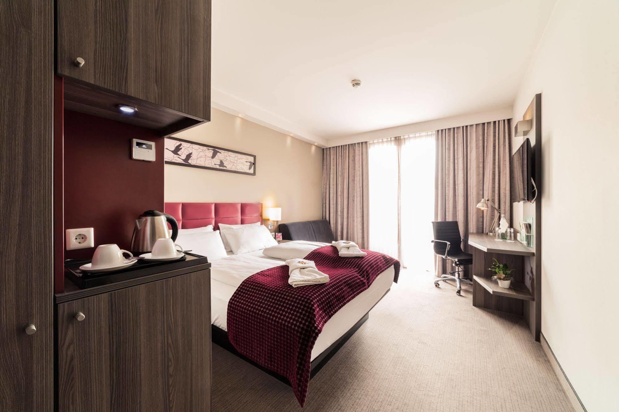 Hotel Zur Krone Гешер Экстерьер фото
