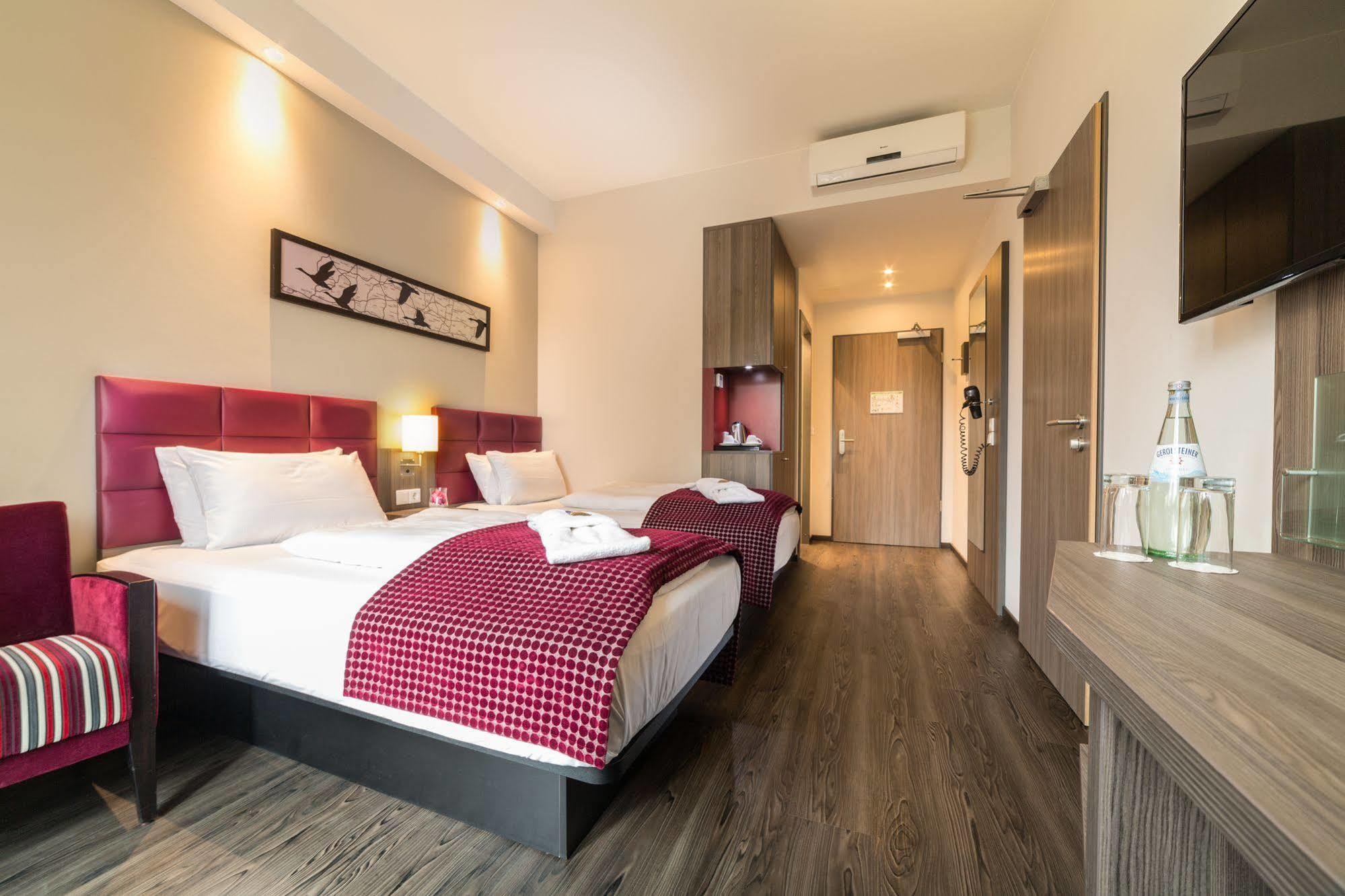 Hotel Zur Krone Гешер Экстерьер фото